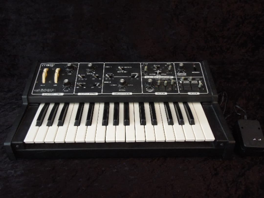 Vintage Moog Rogue Analog Synthesizer ser#1566