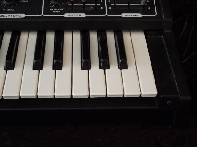 Vintage Moog Rogue Analog Synthesizer ser#1566