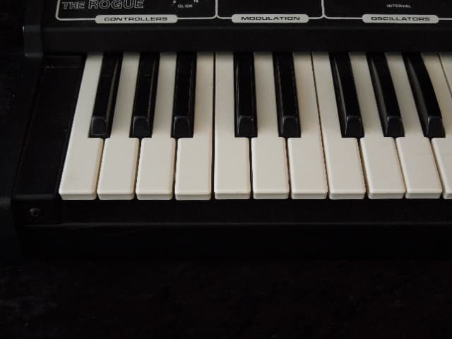 Vintage Moog Rogue Analog Synthesizer ser#1566