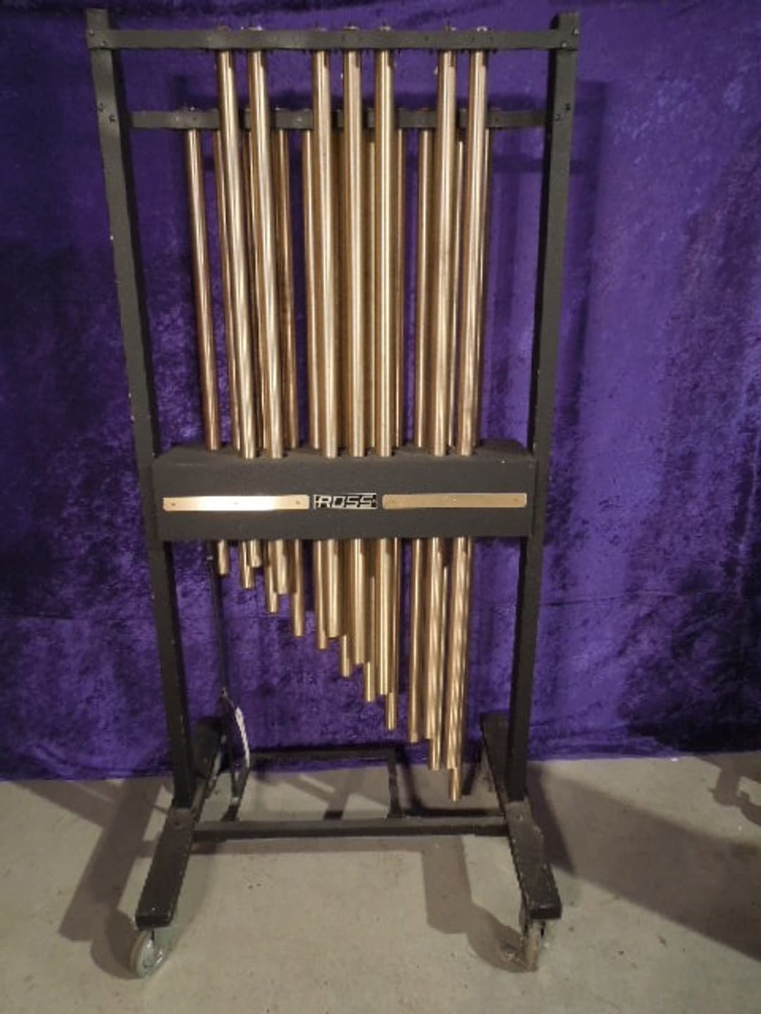 Ross 1 1/3 Octave Chimes Model R 500 ser# 474. Ross 1 1/3 Octave Chimes Model R 500 ser# 474.