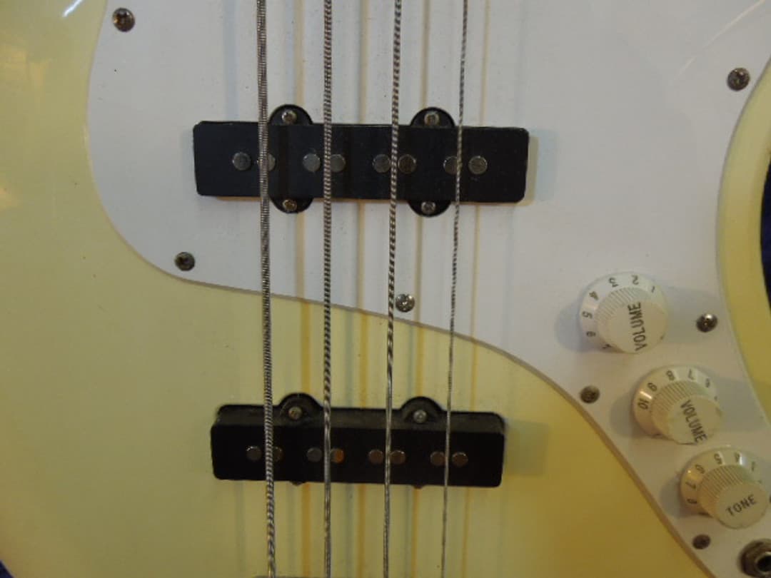 Fender Jazz Bass Guitar Olympic White 1993 Serial #MN514375