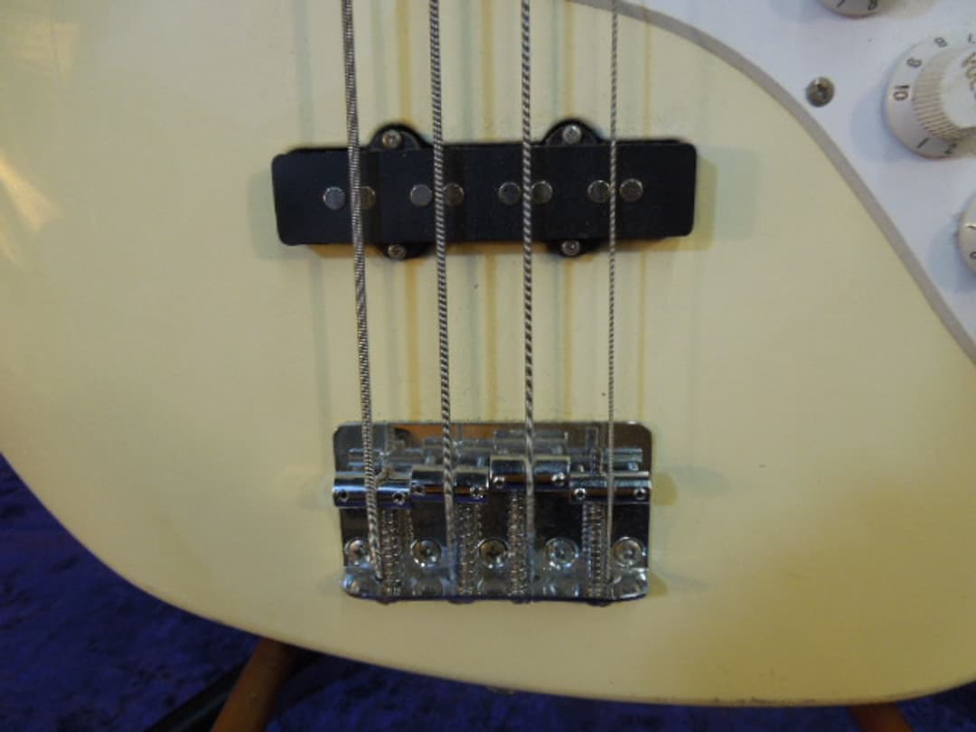 Fender Jazz Bass Guitar Olympic White 1993 Serial #MN514375