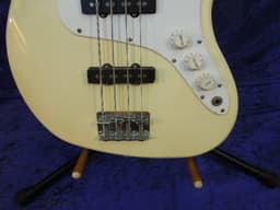 Fender Jazz Bass Guitar Olympic White 1993 Serial #MN514375 Fender Jazz Bass Guitar Olympic White 1993 Serial #MN514375