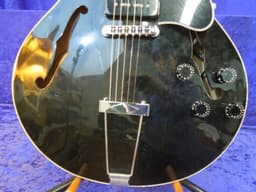Gibson USA ES-135 Semi Hollow Electric Acoustic Guitar 1993 Serial #93333306 Gibson USA ES-135 Semi Hollow Electric Acoustic Guitar 1993 Serial #93333306