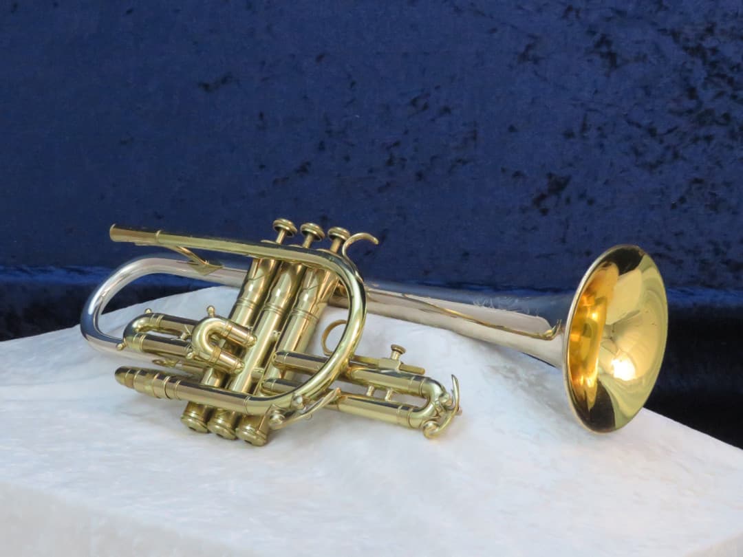 King Silversonic Two Tone Cornet 1963 Serial #385967 King Silversonic Two Tone Cornet 1963 Serial #385967