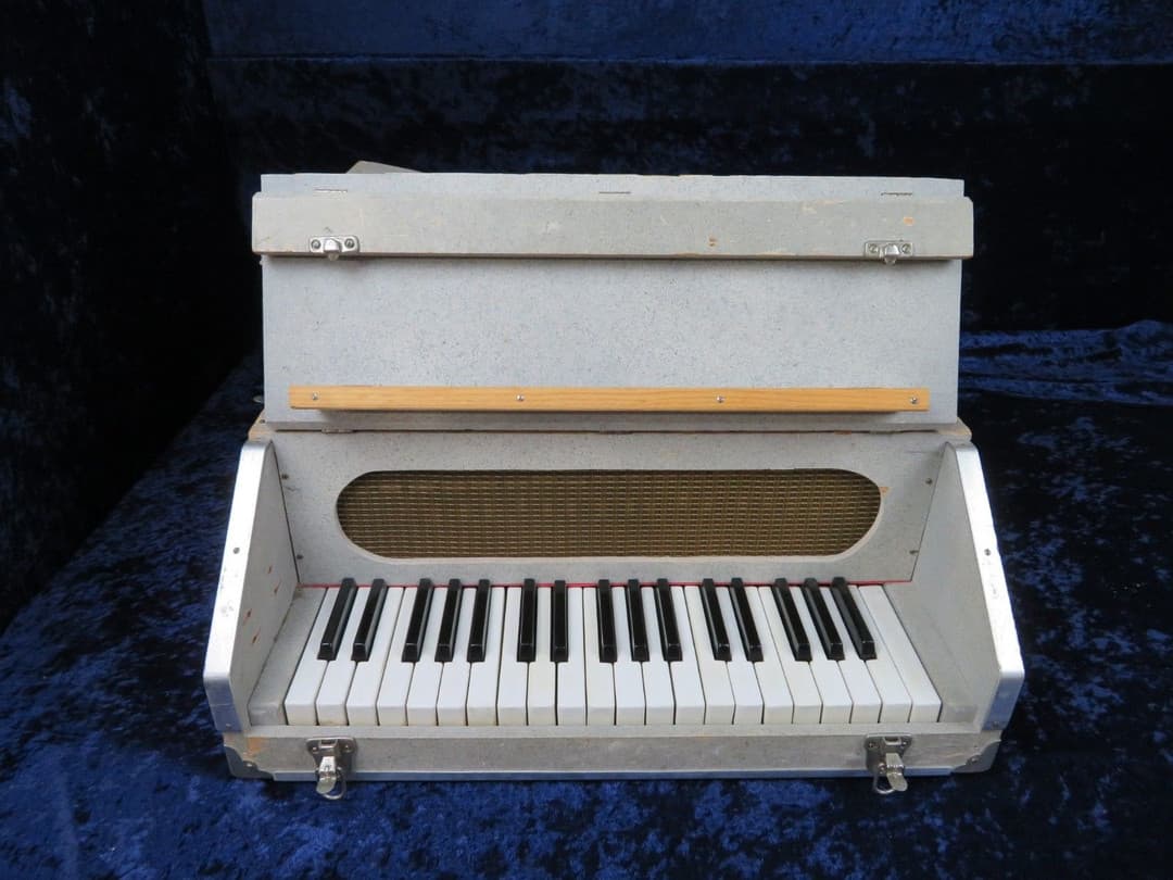 Vintage Portable Jenco 3-Octave Celeste Keyboard Ser#6150239 Vintage Portable Jenco 3-Octave Celeste Keyboard Ser#6150239