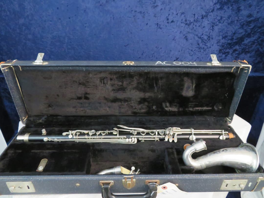 Bundy Plastic Alto Clarinet Serial #15777 Needs Adjustment Bundy Plastic Alto Clarinet Serial #15777 Needs Adjustment