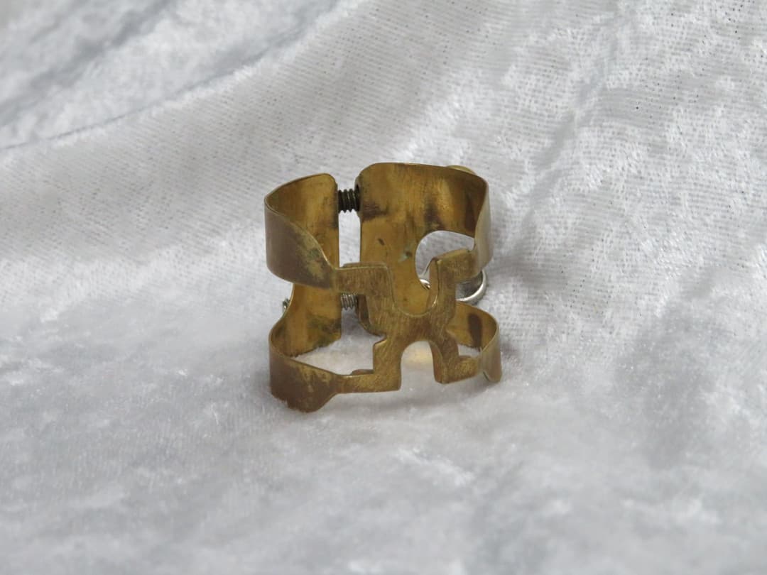 Harrison "T" Tenor Saxophone Ligature Serial #isi8757-5 Harrison "T" Tenor Saxophone Ligature Serial #isi8757-5