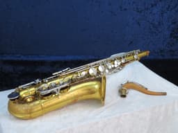 King Zephyr Tenor Saxophone 1969 Serial #454066. King Zephyr Tenor Saxophone 1969 Serial #454066.