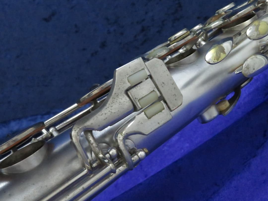 King Zephyr Silver Baritone Saxophone 1960 Serial #402656 King Zephyr Silver Baritone Saxophone 1960 Serial #402656