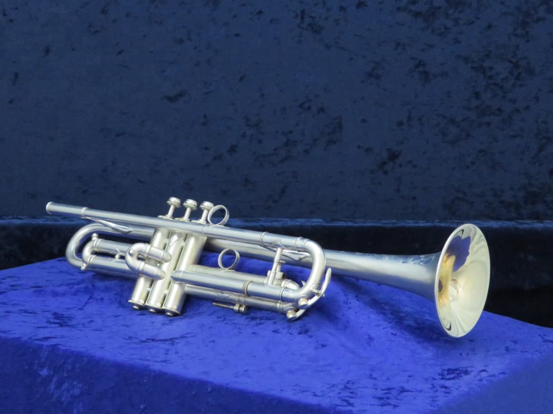 Unmarked Silver Trumpet Serial #5940 Unmarked Silver Trumpet Serial #5940