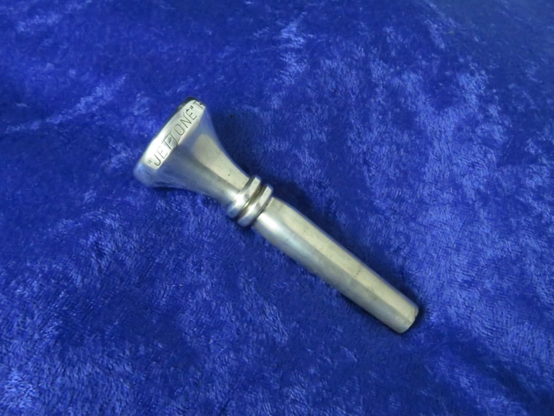 Jet-Tone T-2A Trumpet Mouthpiece Serial #isi9508 Jet-Tone T-2A Trumpet Mouthpiece Serial #isi9508