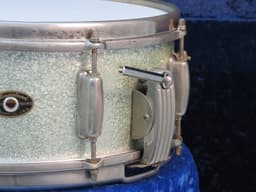 Slingerland Radio King 5.5 x 14 Sparkling Silver Pearl Wood Snare Drum Serial #isi9260 Slingerland Radio King 5.5 x 14 Sparkling Silver Pearl Wood Snare Drum Serial #isi9260