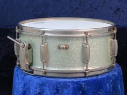 Slingerland Radio King 5.5 x 14 Sparkling Silver Pearl Wood Snare Drum Serial #isi9260 Slingerland Radio King 5.5 x 14 Sparkling Silver Pearl Wood Snare Drum Serial #isi9260
