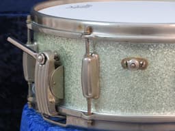Slingerland Radio King 5.5 x 14 Sparkling Silver Pearl Wood Snare Drum Serial #isi9260 Slingerland Radio King 5.5 x 14 Sparkling Silver Pearl Wood Snare Drum Serial #isi9260