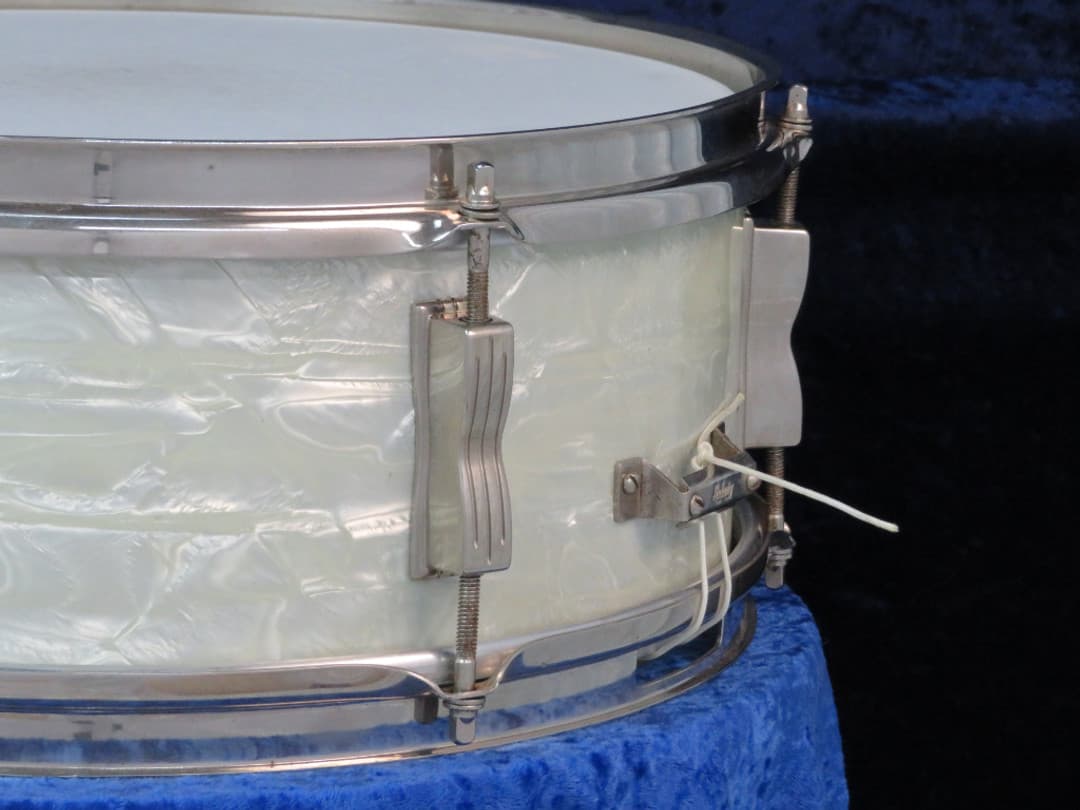 Ludwig No. 491 Pioneer 5 x 14 White Marine Pearl Wood Snare Drum 1965 Serial #207337